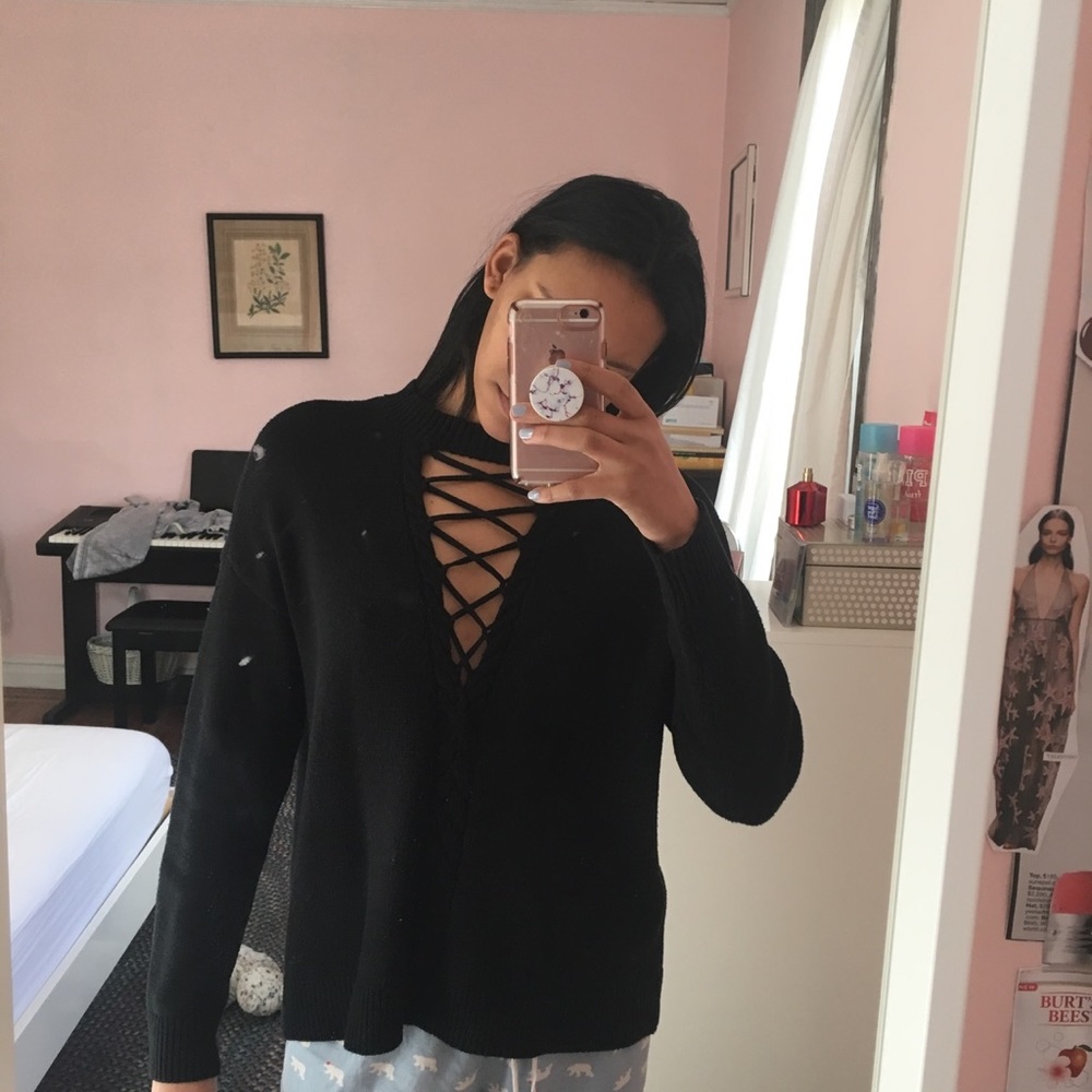 KENDALL & KYLIE SWEATER